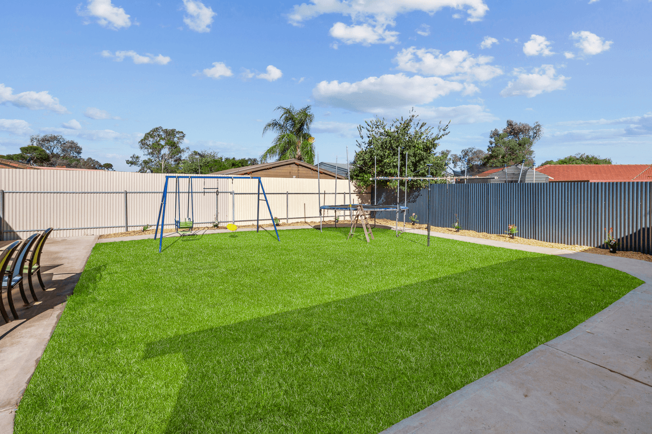 4 Commodore Parade, ANDREWS FARM, SA 5114