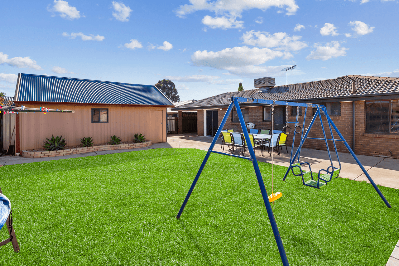 4 Commodore Parade, ANDREWS FARM, SA 5114