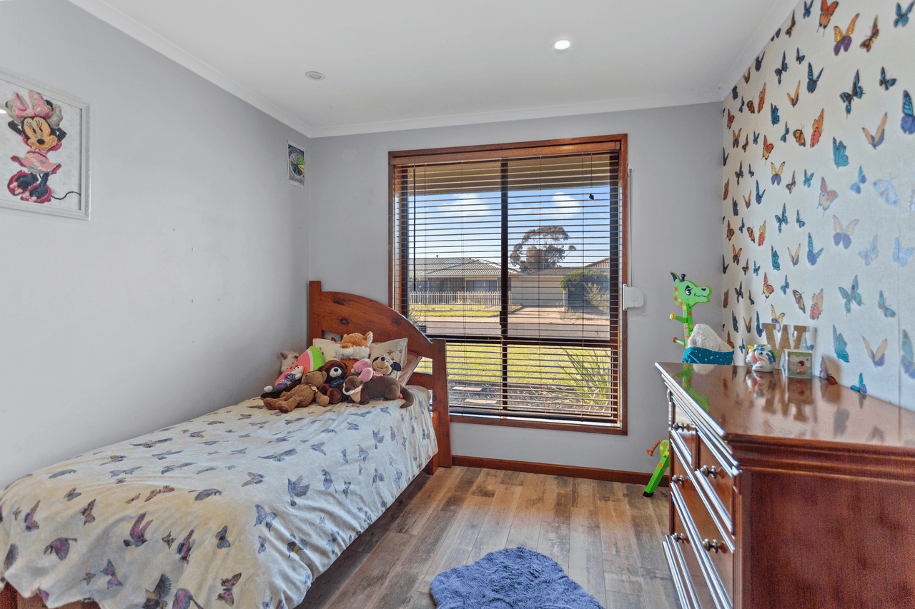 4 Commodore Parade, ANDREWS FARM, SA 5114