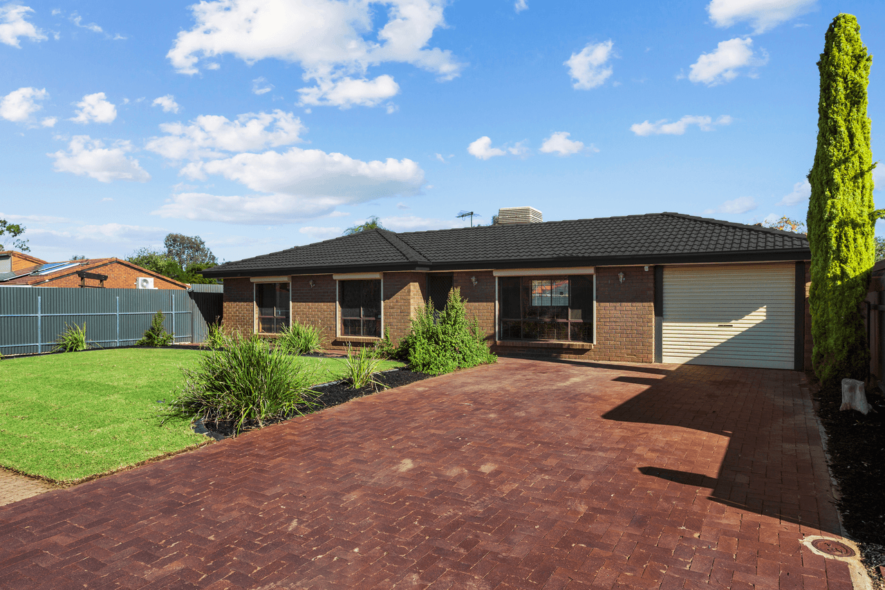 4 Commodore Parade, ANDREWS FARM, SA 5114