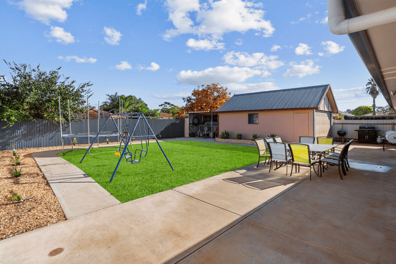 4 Commodore Parade, ANDREWS FARM, SA 5114