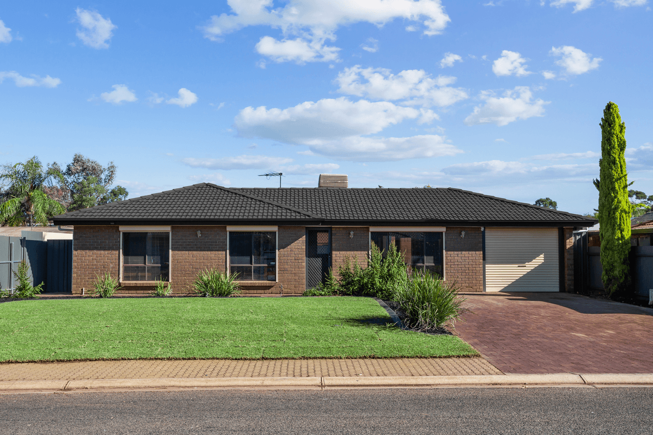 4 Commodore Parade, ANDREWS FARM, SA 5114