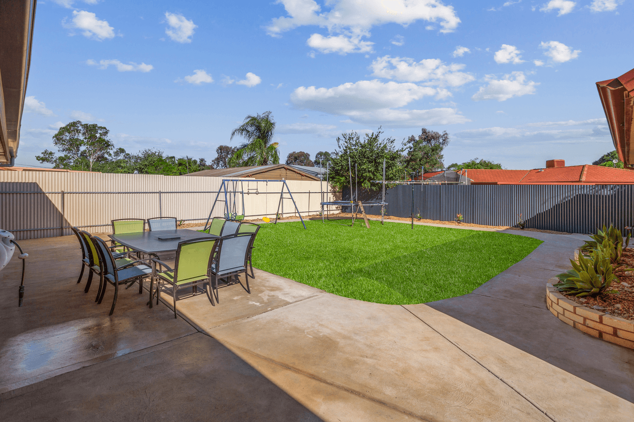 4 Commodore Parade, ANDREWS FARM, SA 5114