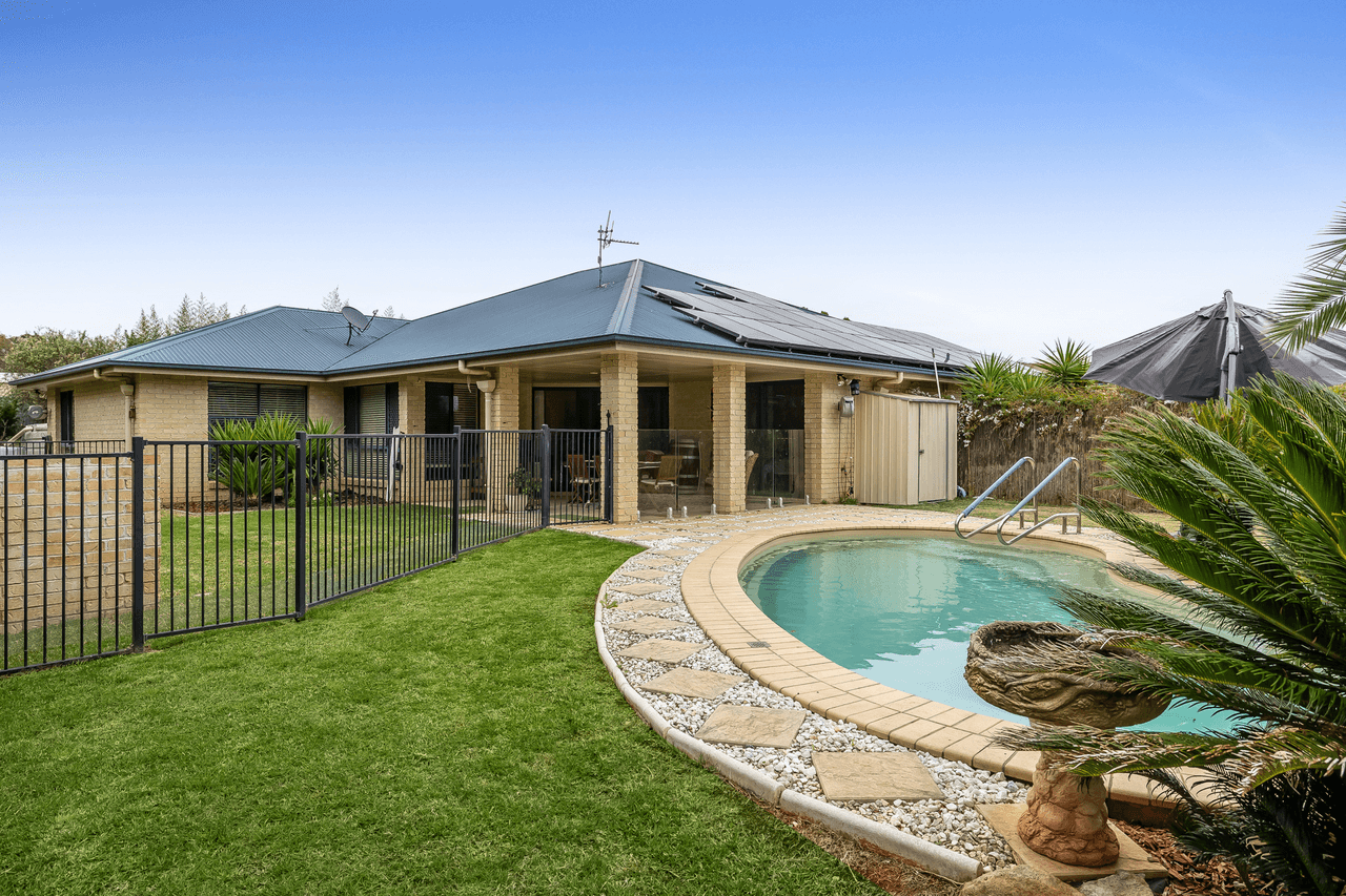 36 Phipps Drive, MERINGANDAN WEST, QLD 4352