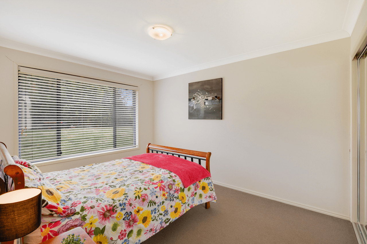 36 Phipps Drive, MERINGANDAN WEST, QLD 4352