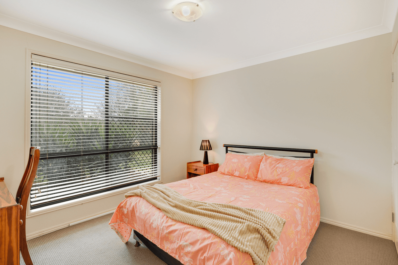 36 Phipps Drive, MERINGANDAN WEST, QLD 4352