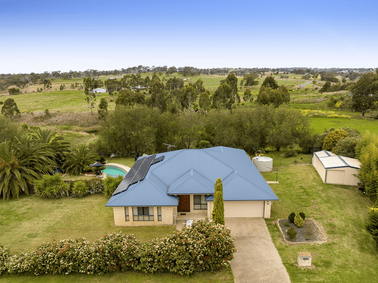 36 Phipps Drive, MERINGANDAN WEST, QLD 4352