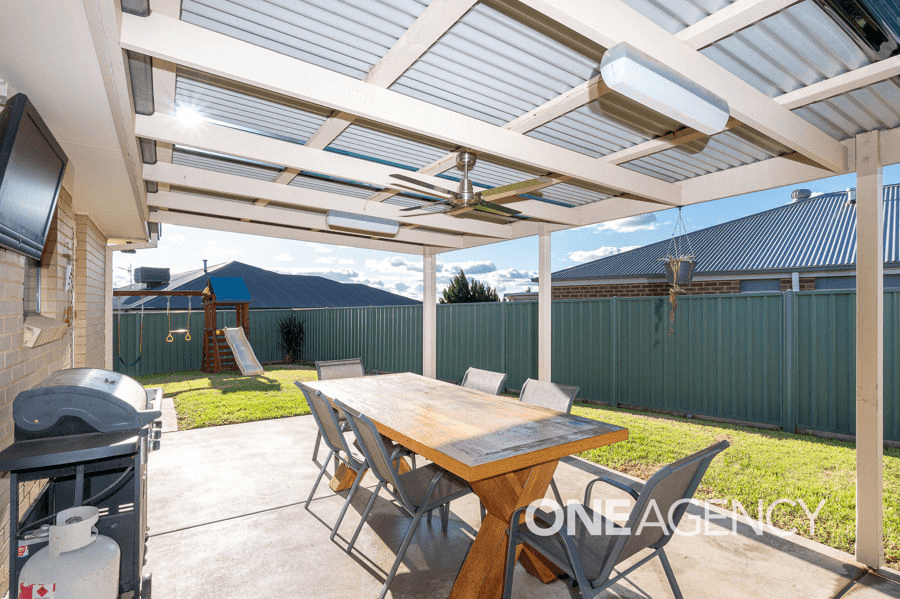 14 MELALEUCA DRIVE, FOREST HILL, NSW 2651