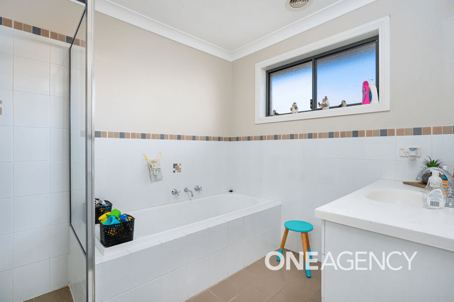 14 MELALEUCA DRIVE, FOREST HILL, NSW 2651