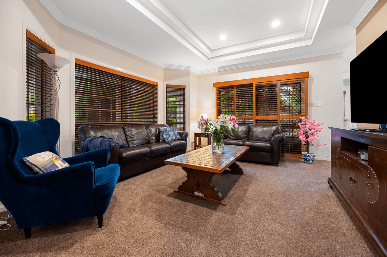 27 Rivertree Avenue, HELENSVALE, QLD 4212