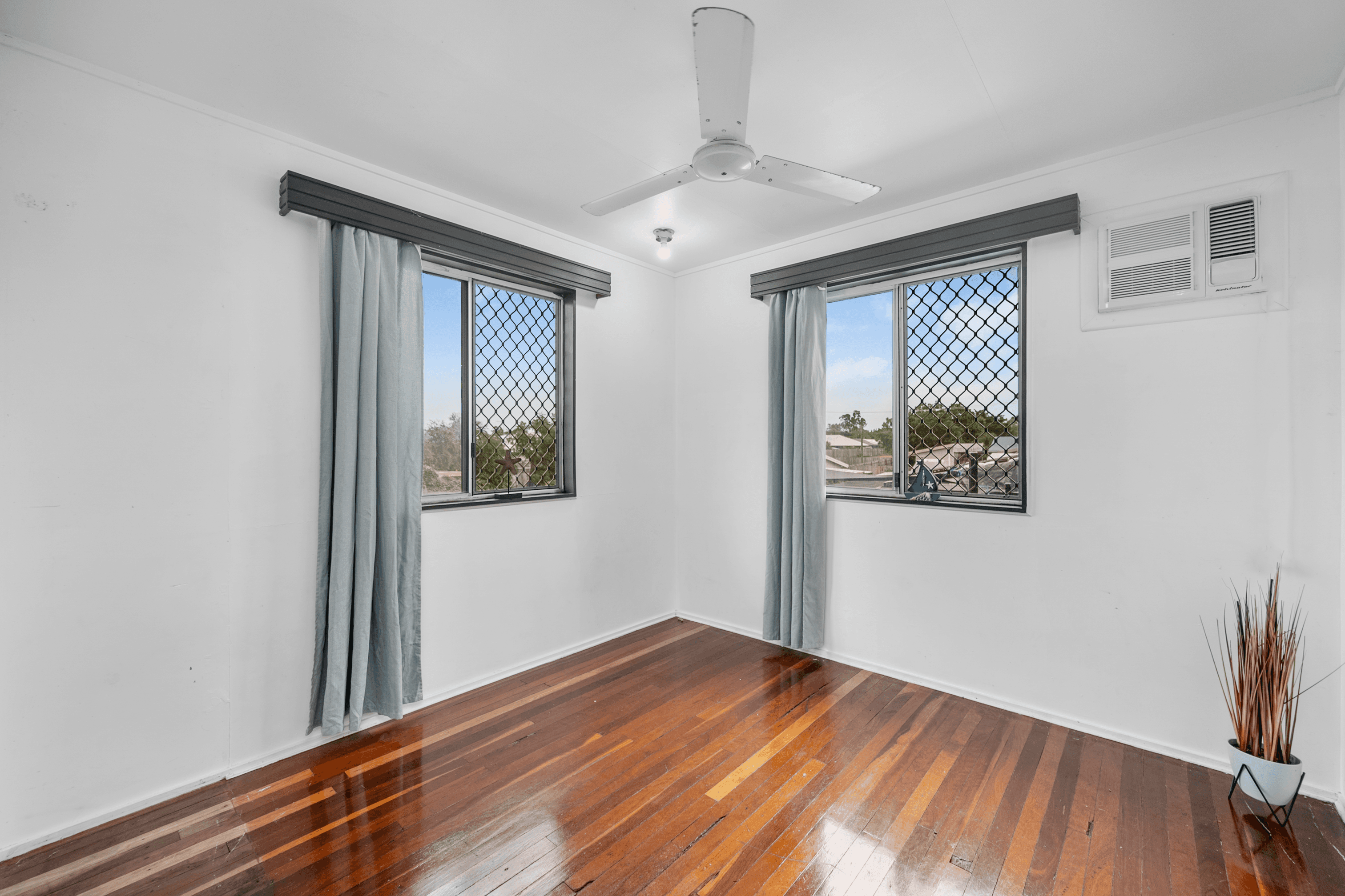 16 Pompeii Street, KELSO, QLD 4815