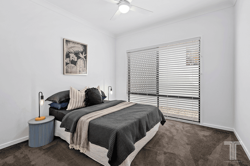 12 Nelson Place, Carindale, QLD 4152