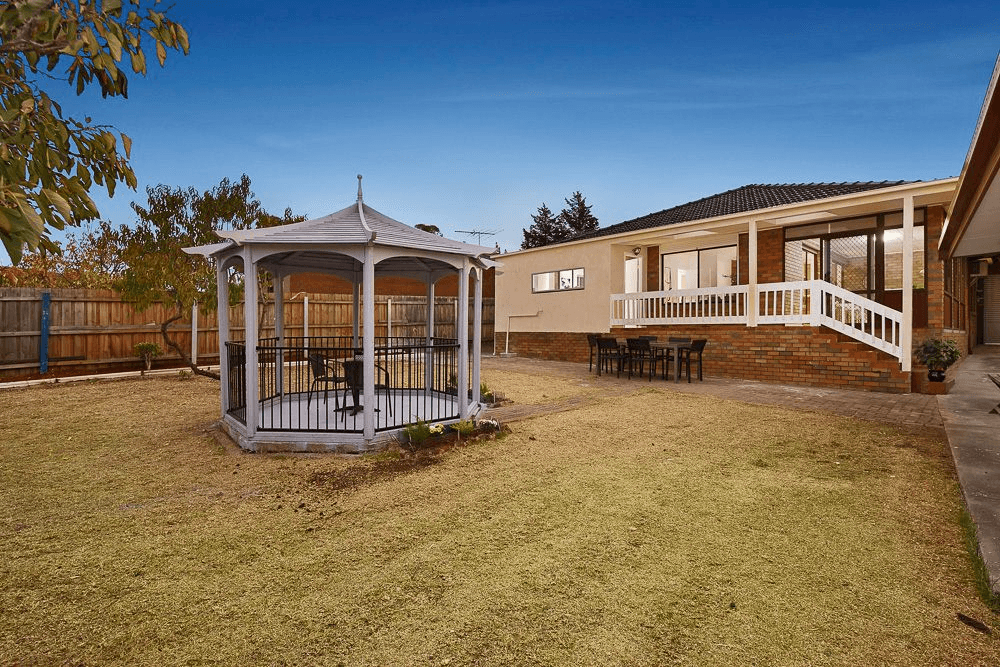 4 Larwood Close, Avondale Heights, VIC 3034