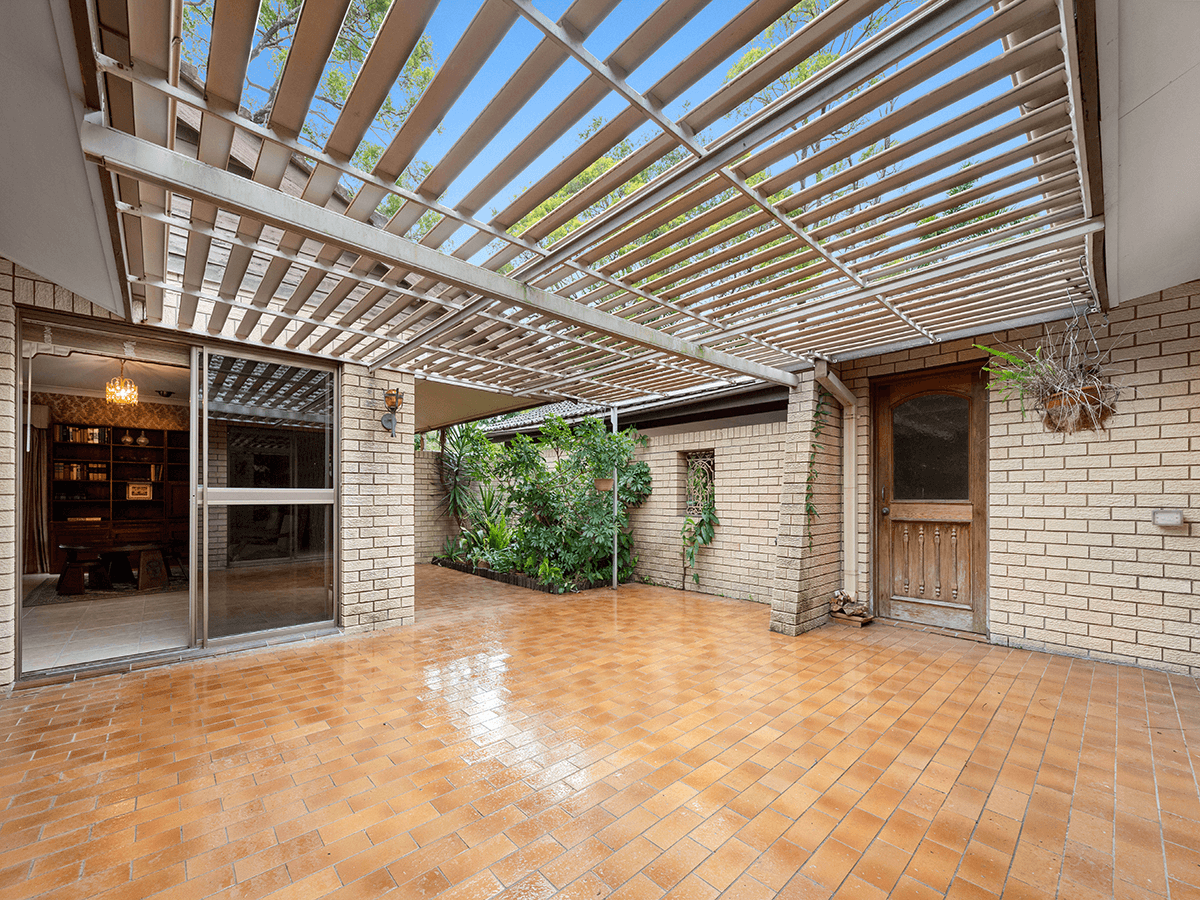 19 Moondarra Street, CHAPEL HILL, QLD 4069