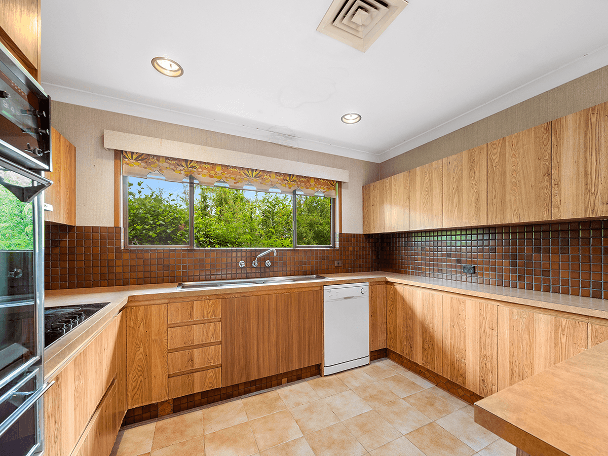 19 Moondarra Street, CHAPEL HILL, QLD 4069