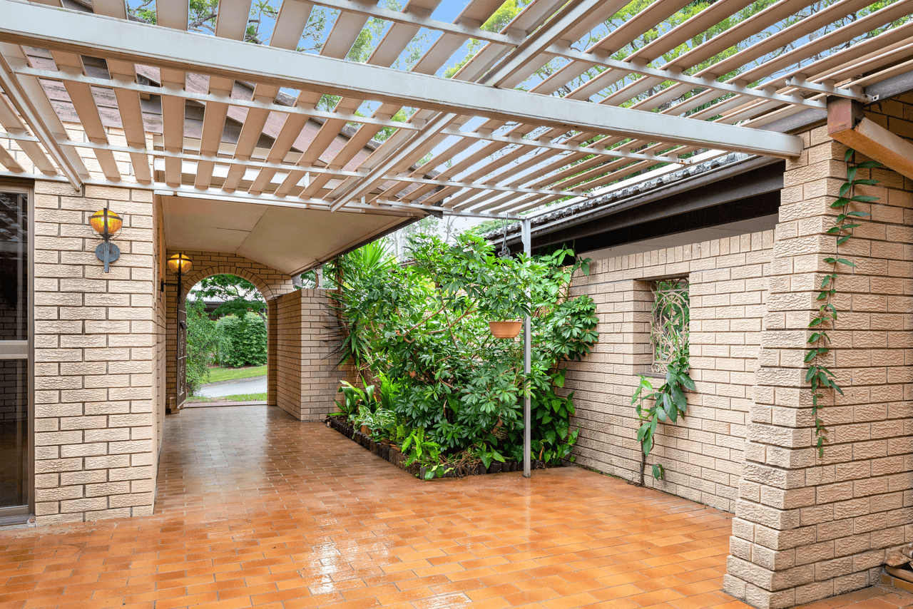 19 Moondarra Street, CHAPEL HILL, QLD 4069