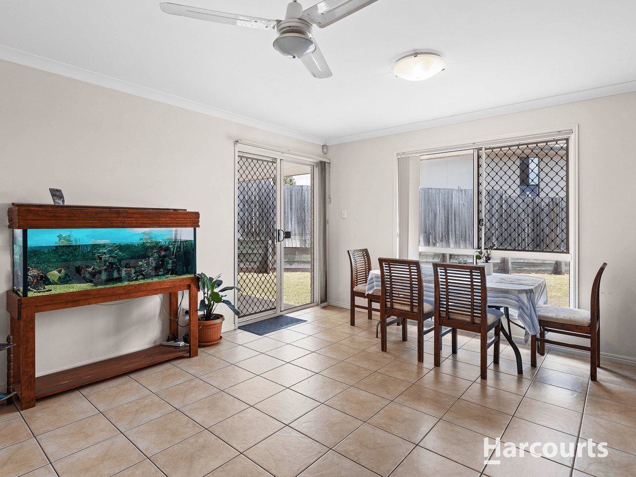 15 Wavecrest Place, CALAMVALE, QLD 4116