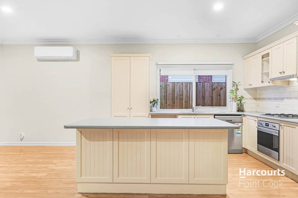 29 Hollington Crescent, POINT COOK, VIC 3030