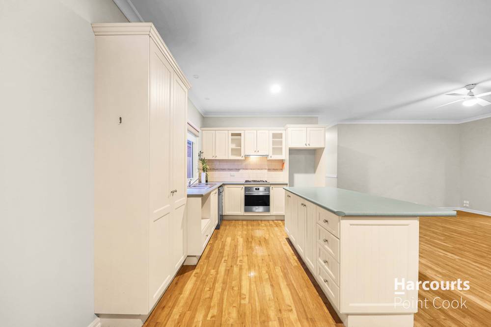 29 Hollington Crescent, POINT COOK, VIC 3030