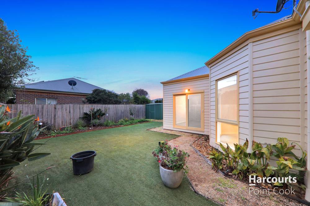 29 Hollington Crescent, POINT COOK, VIC 3030
