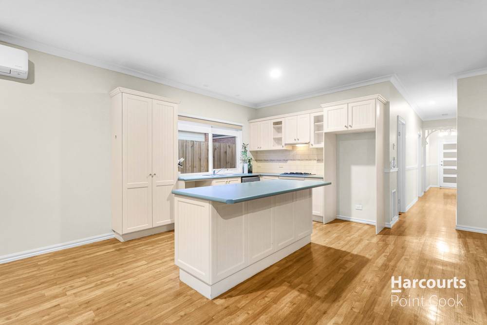 29 Hollington Crescent, POINT COOK, VIC 3030