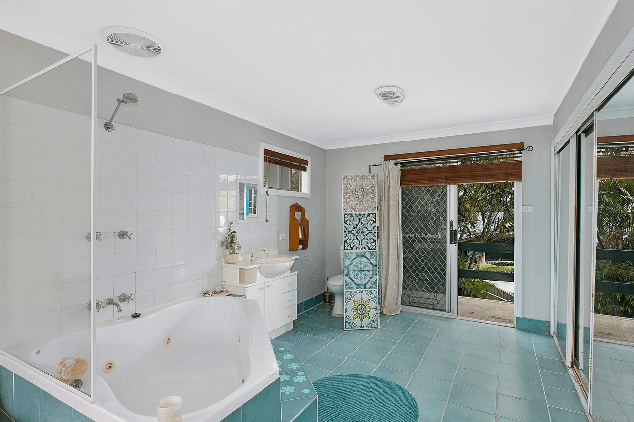 6 Brenda Crescent, TUMBI UMBI, NSW 2261