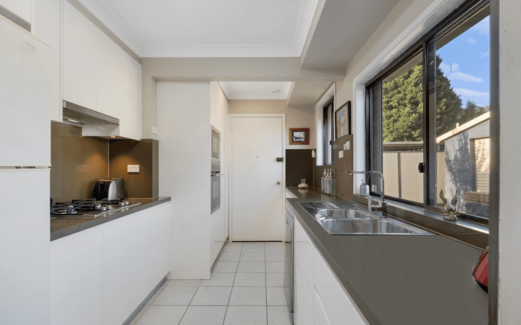 203 Copperfield Drive, ROSEMEADOW, NSW 2560