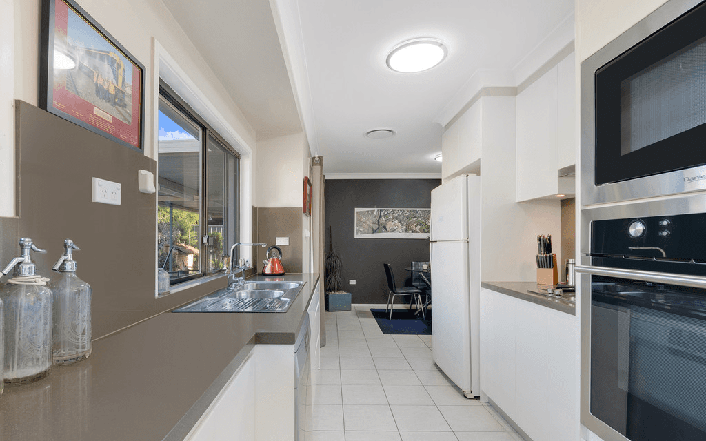 203 Copperfield Drive, ROSEMEADOW, NSW 2560