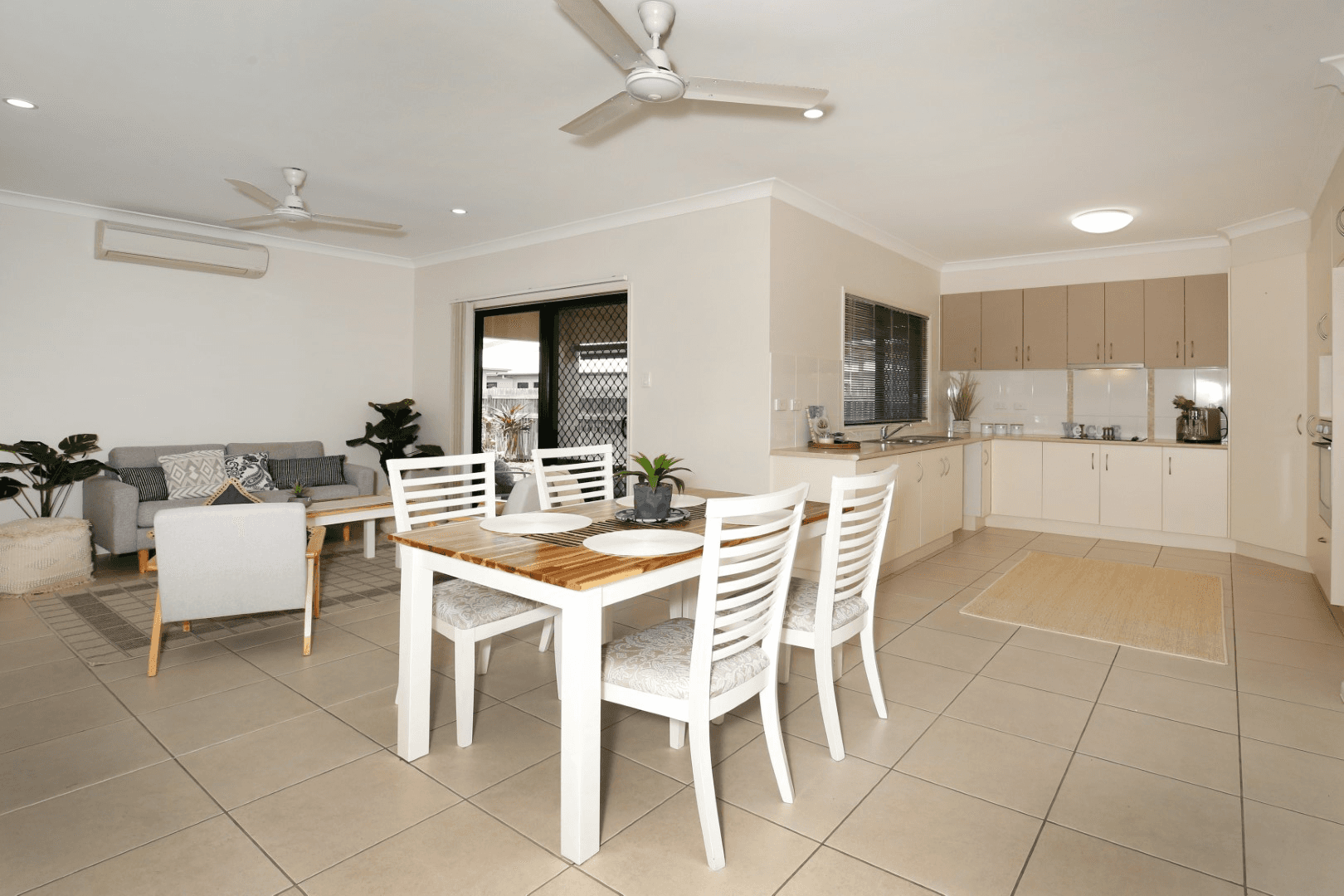 25 Derwent Circuit, KELSO, QLD 4815