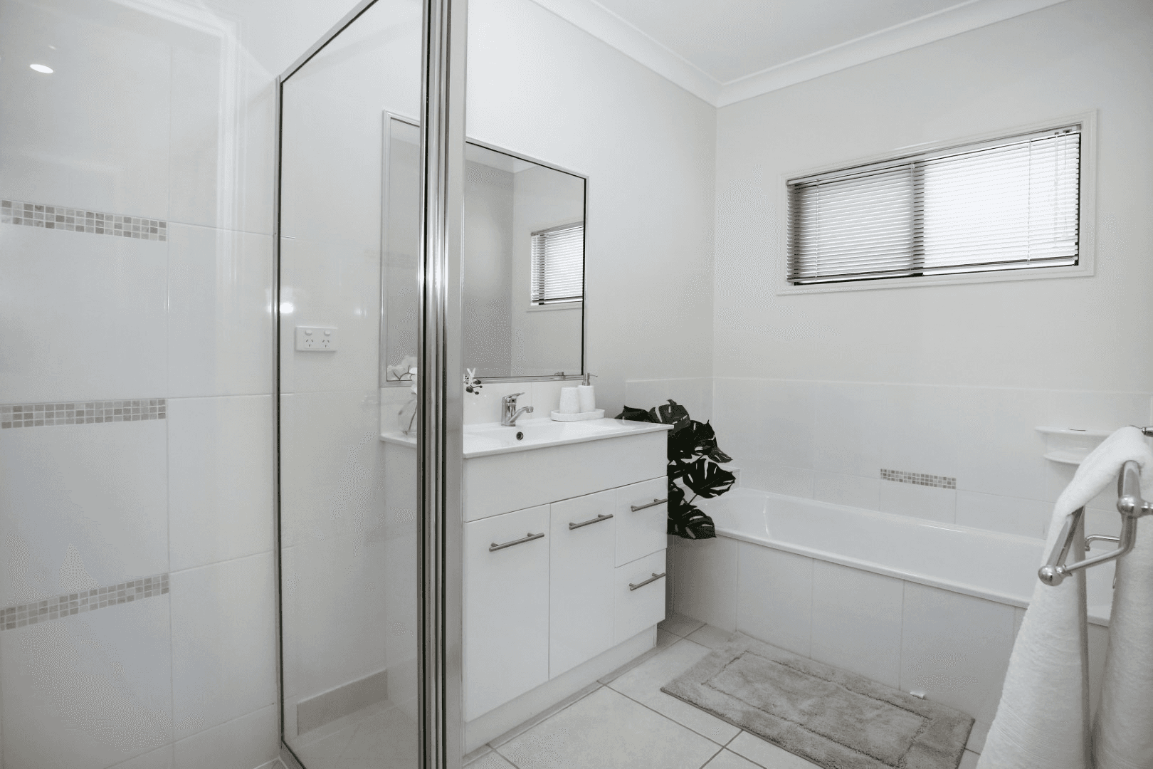 25 Derwent Circuit, KELSO, QLD 4815