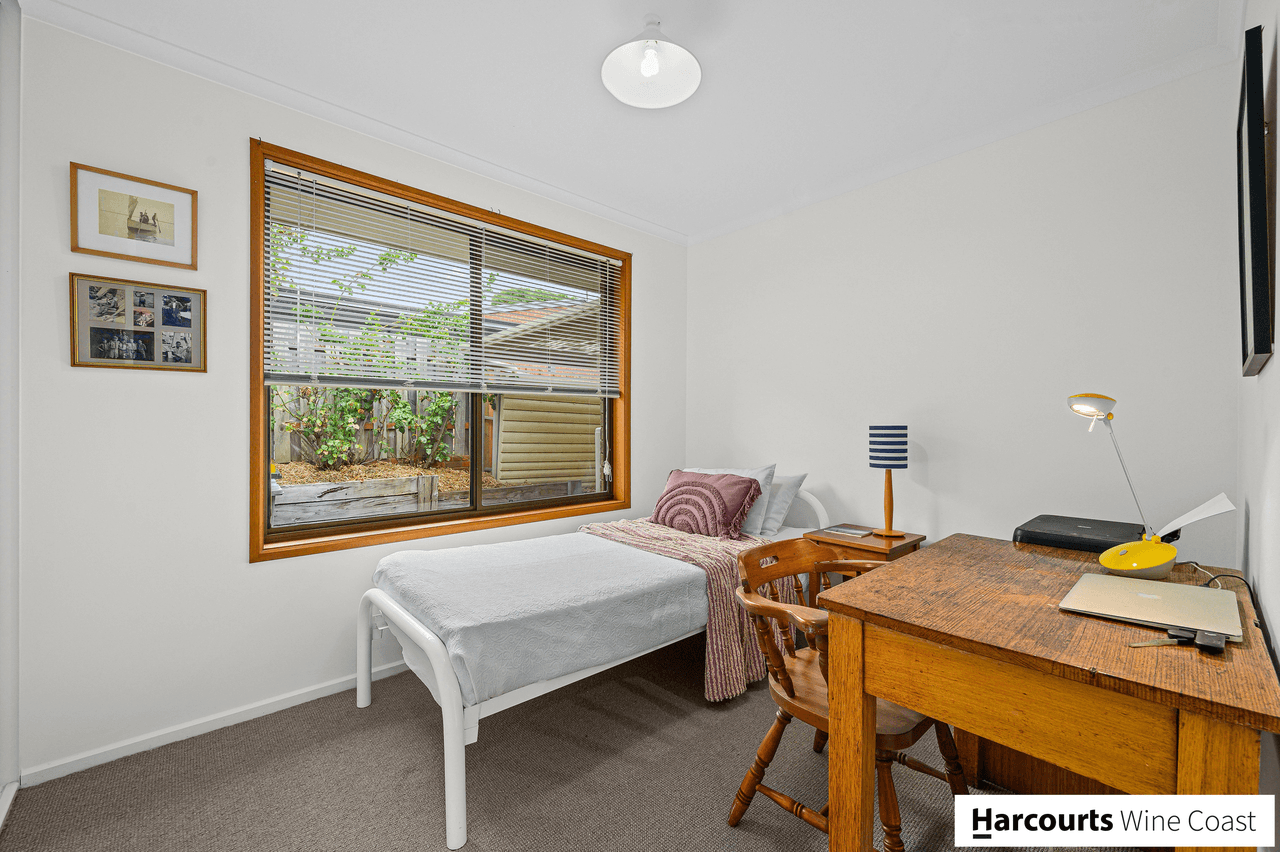 10 Mindarie Street, PORT WILLUNGA, SA 5173