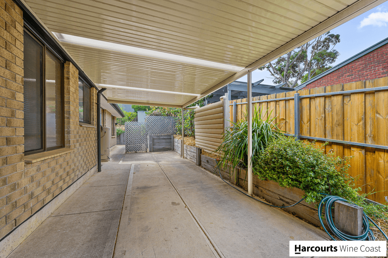 10 Mindarie Street, PORT WILLUNGA, SA 5173