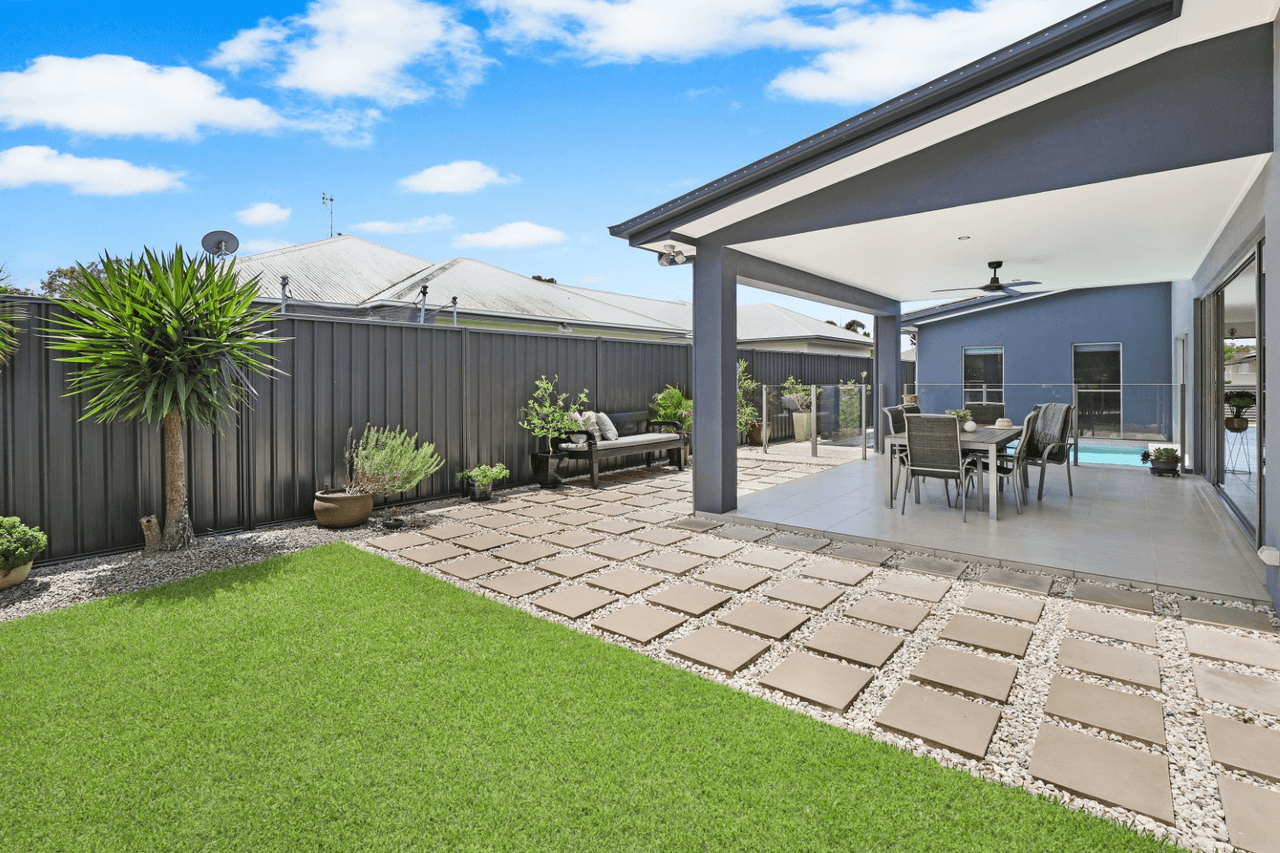 15 Airlie Crescent, PELICAN WATERS, QLD 4551