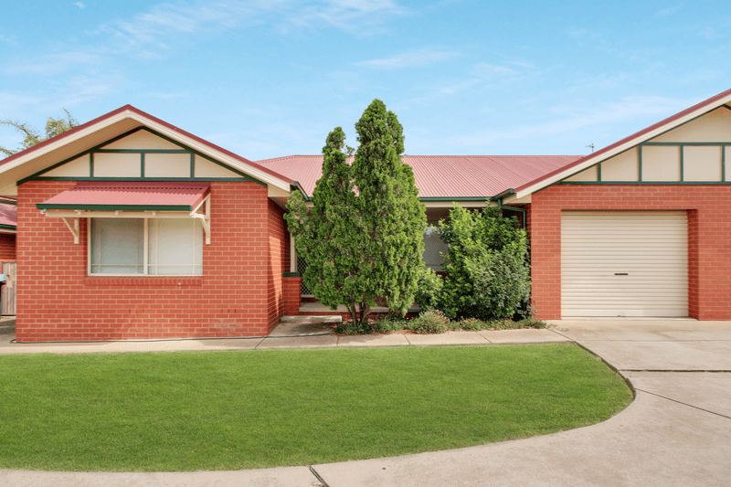 2 Bamarook Crescent, Glenfield Park, NSW 2650