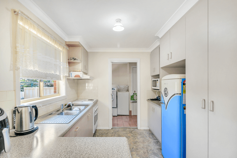 2 Bamarook Crescent, Glenfield Park, NSW 2650