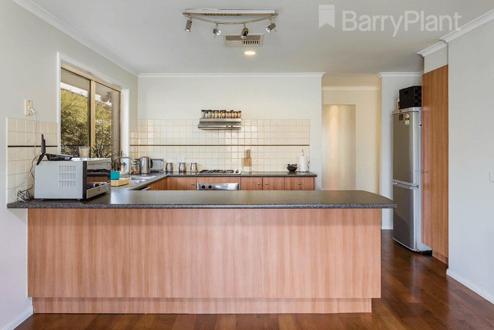 28 Arlington Way, Point Cook, VIC 3030