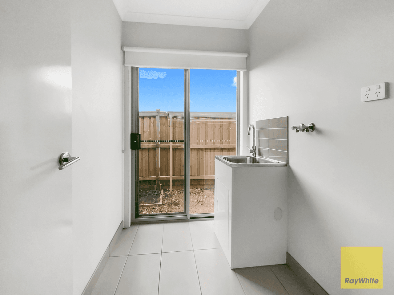 32 Rosette Crescent, ROCKBANK, VIC 3335