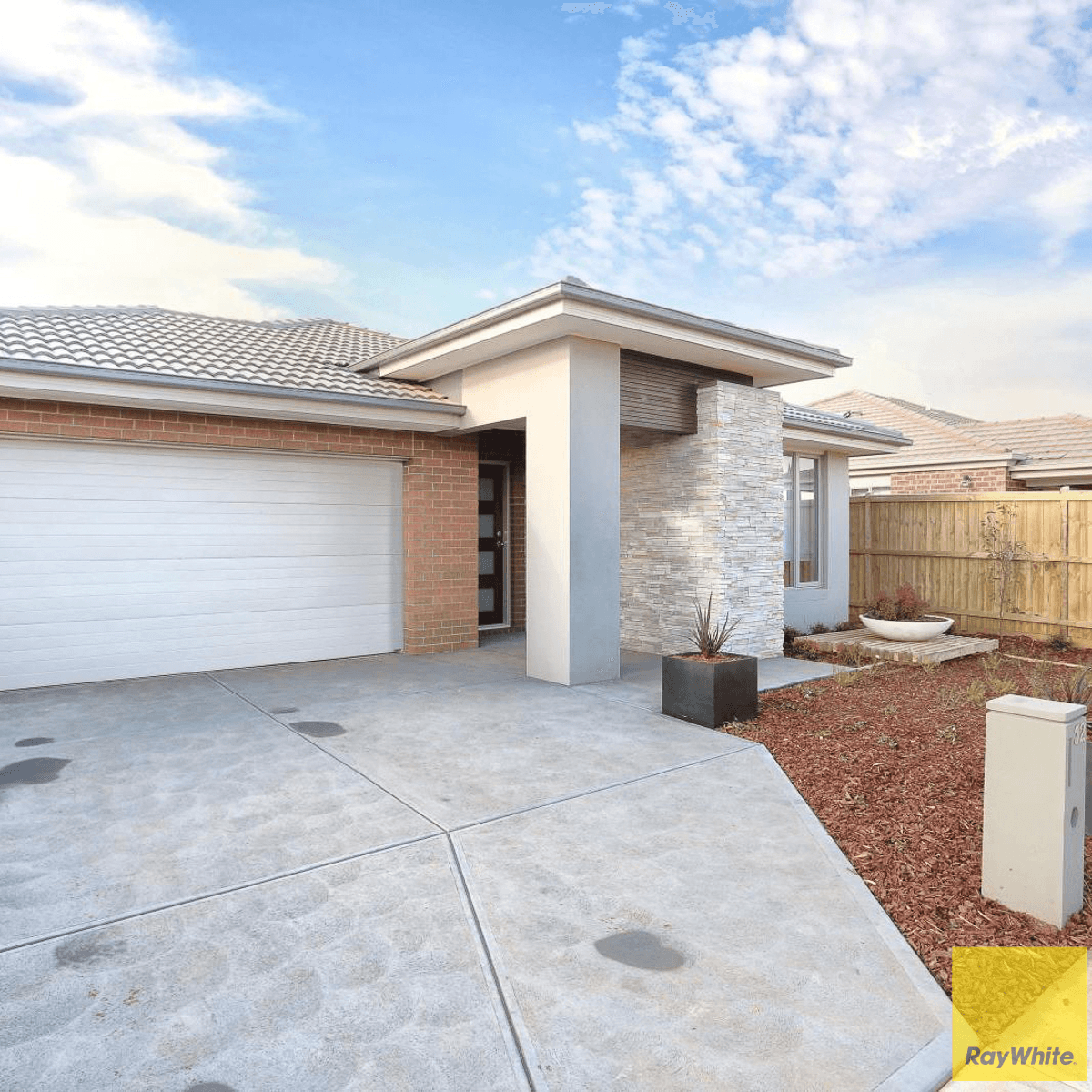 32 Rosette Crescent, ROCKBANK, VIC 3335