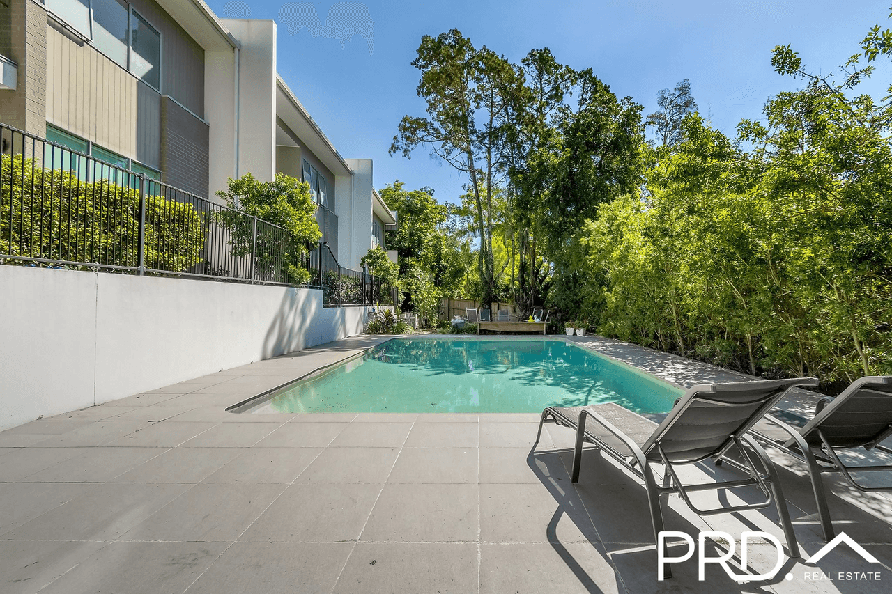 2/5 Egerton Street, SOUTHPORT, QLD 4215