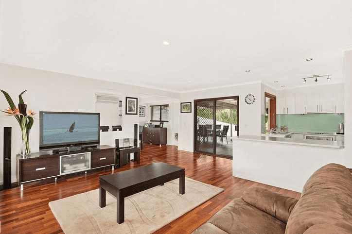 9 Tudor Court, CURRUMBIN WATERS, QLD 4223