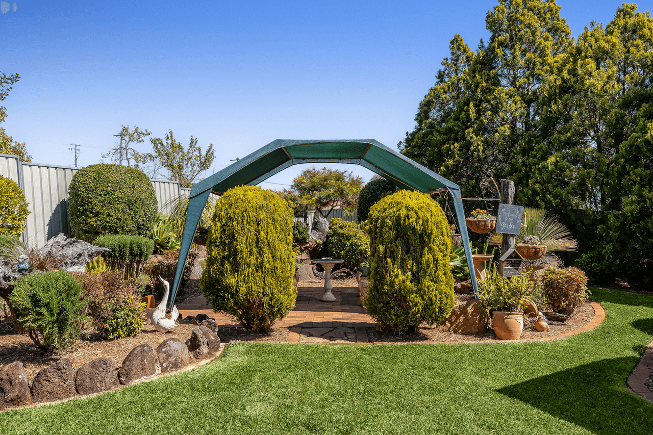 2 Bowden Court, DARLING HEIGHTS, QLD 4350
