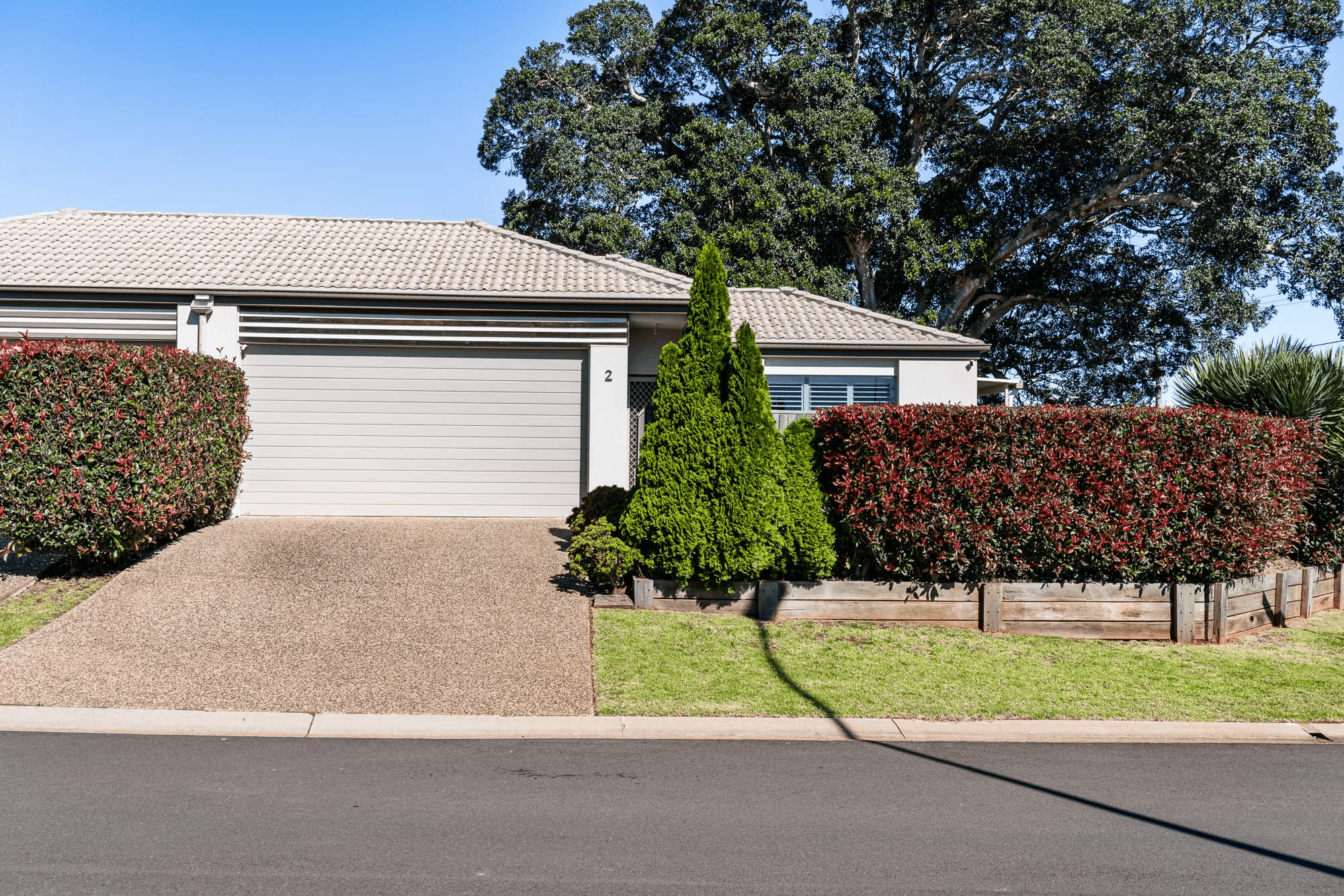 2/16 Argus Court, Middle Ridge, QLD 4350