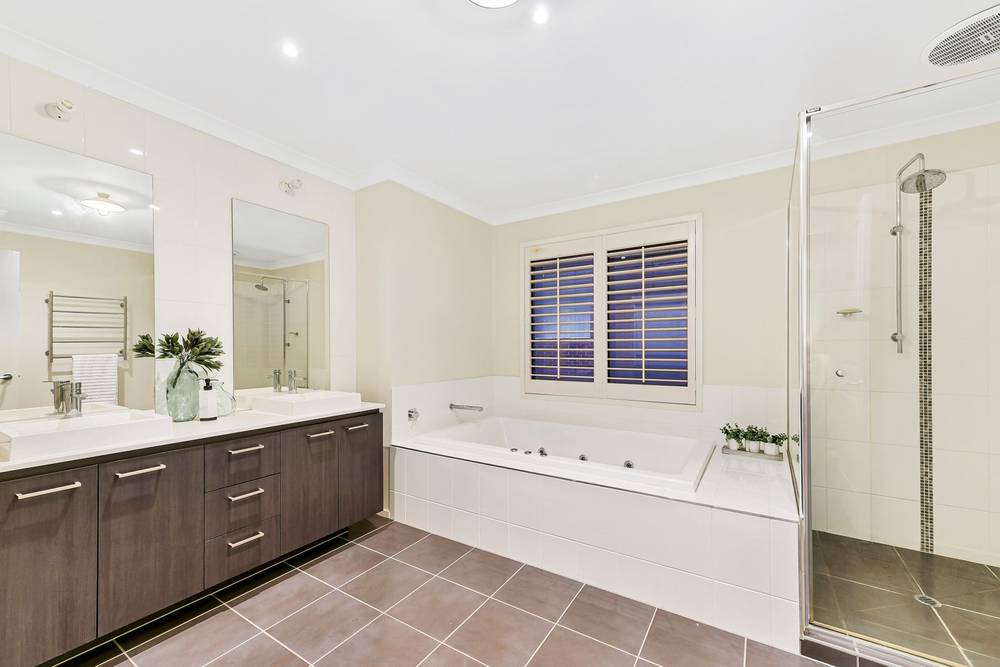 19 Clarendon Drive, Keysborough, VIC 3173