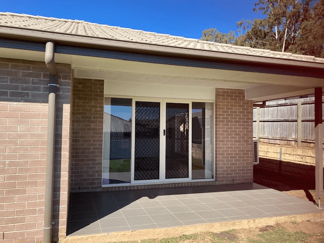 15 Nightshade Crescent, PIMPAMA, QLD 4209