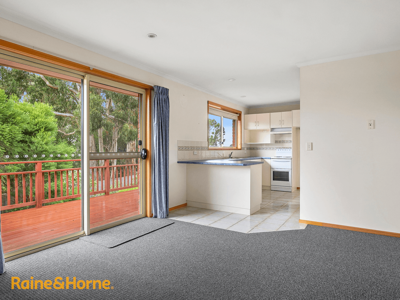 9 Sandra Drive, BLACKMANS BAY, TAS 7052