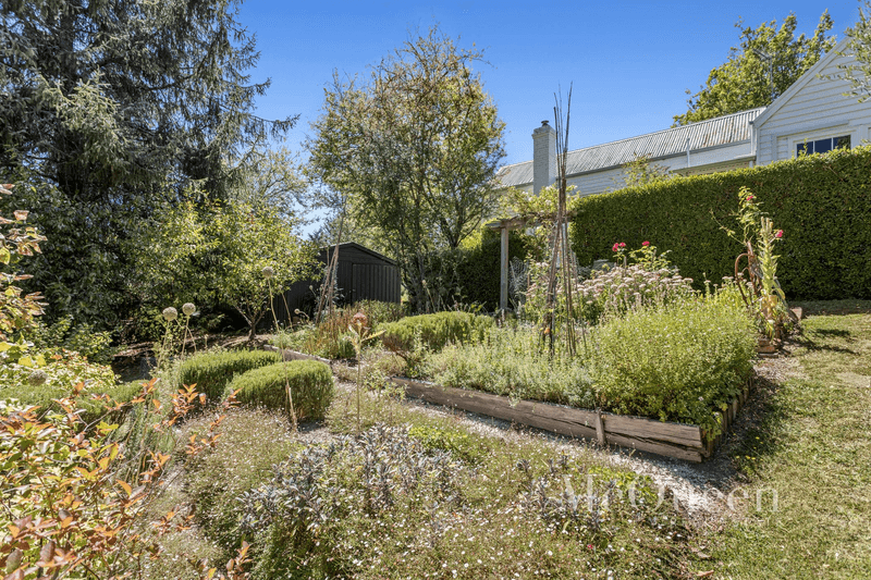 6-8 Chatfield Avenue, DAYLESFORD, VIC 3460