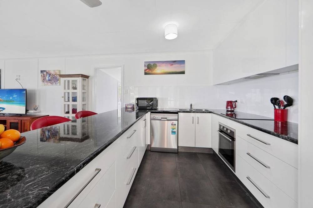 43 Mcintosh Avenue, ELLIOTT HEADS, QLD 4670