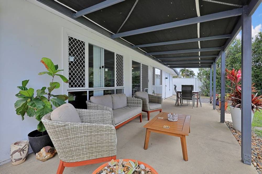 43 Mcintosh Avenue, ELLIOTT HEADS, QLD 4670