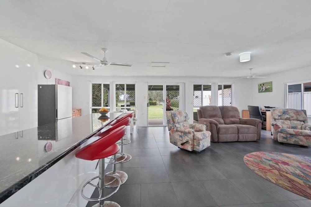 43 Mcintosh Avenue, ELLIOTT HEADS, QLD 4670