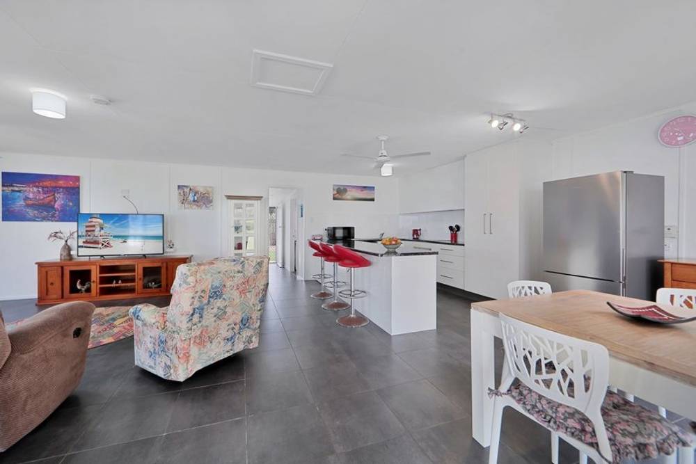 43 Mcintosh Avenue, ELLIOTT HEADS, QLD 4670